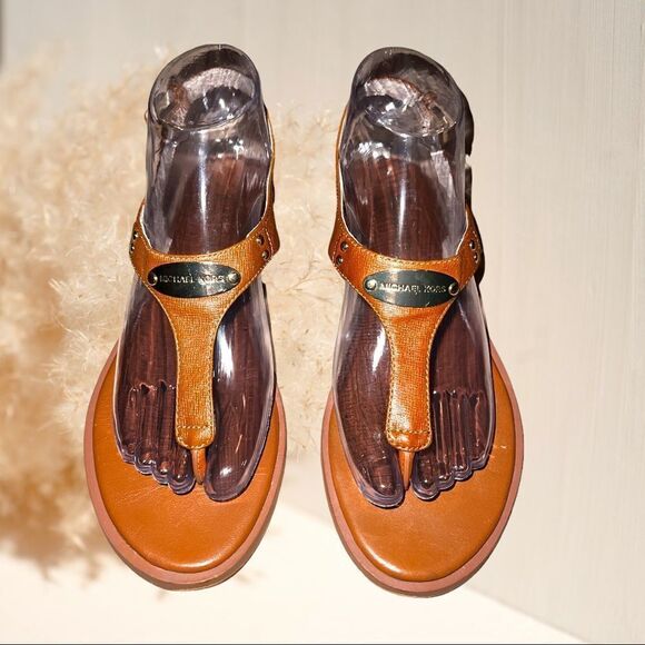 Michael Michael Kors camel colored gold plated thong sandals! - Picture 4 of 11